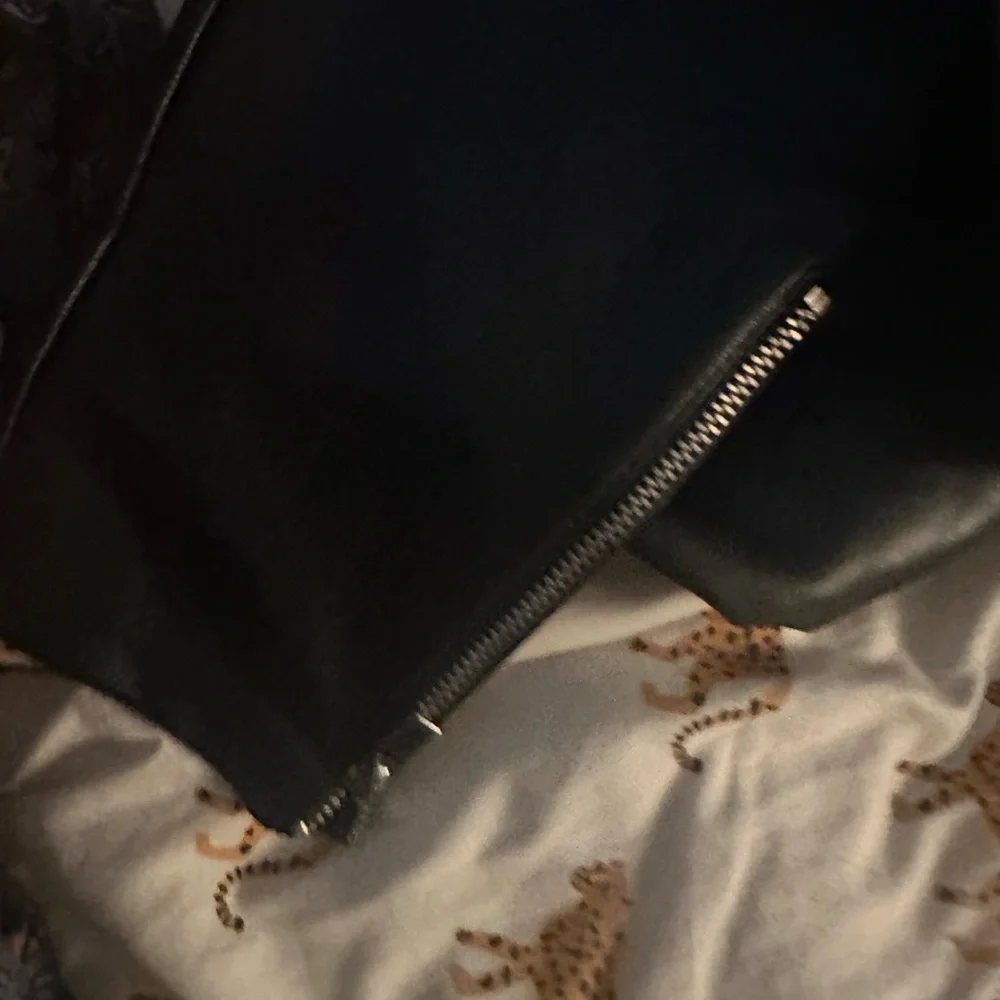 Abercrombie faux leather leggings with zipper - Picture 5 of 5